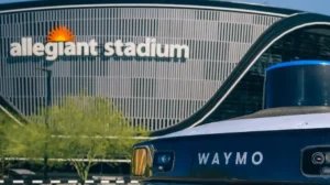 Waymo и Las Vegas Raiders: Партнёрство в области автономного такси на стадионе Allegiant
