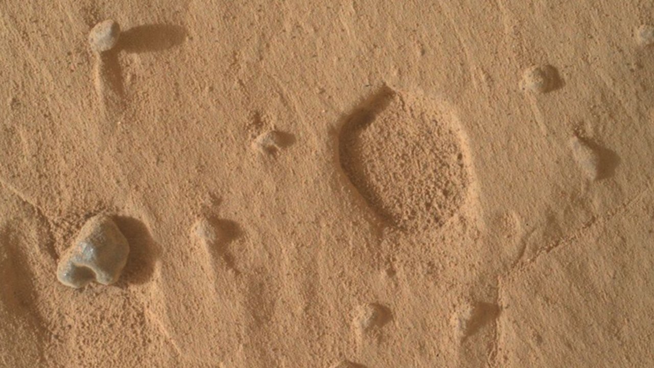 Необычные загадочные ямы на Марсе: открытия миссии Curiosity