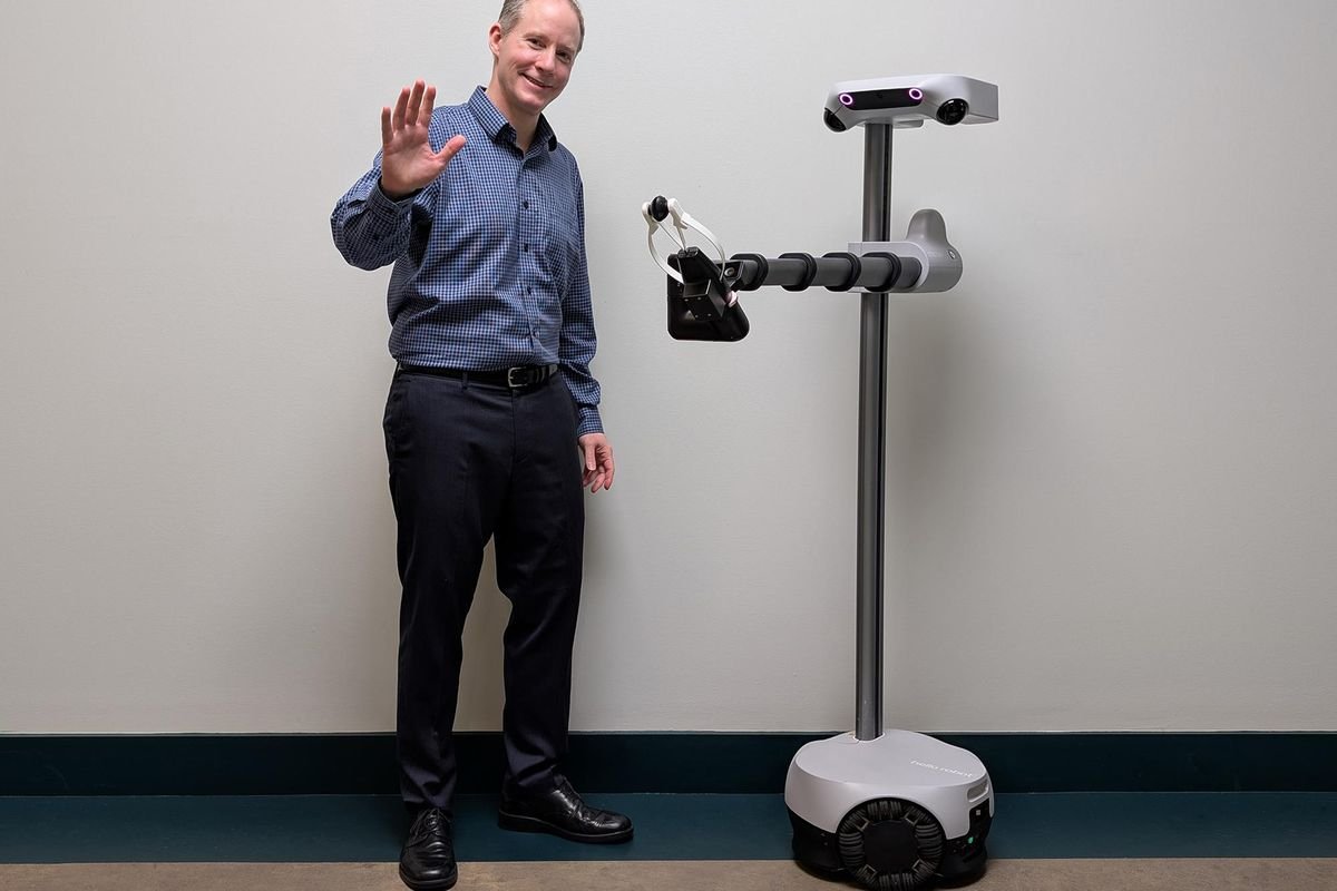 Как понимание пользователей формирует будущее робототехники: опыт Charlie Kemp из Hello Robot