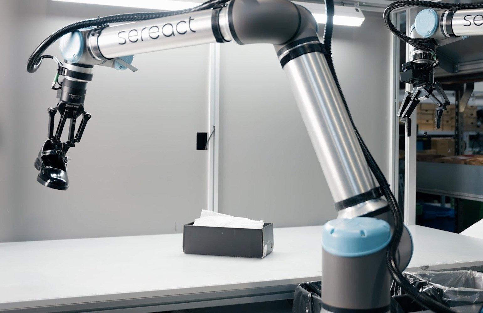Автоматизация возвратов: как Sereact и Universal Robots меняют логистику моды